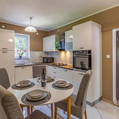 Centar I Semesterbostad Pula