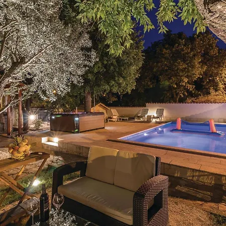 Centar I Vakantiehuis Pula